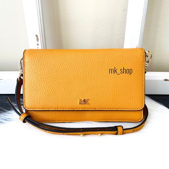 Michael Kors Handbags - Michael Kors Mott Phone Crossbody